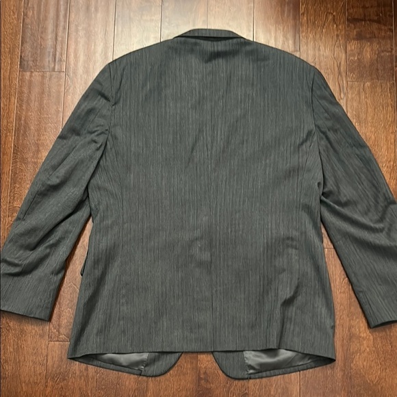 Jos. A. Bank Handsome Gray Blazer, Classic Fit, 100% Wool, Size 46R - Picture 9 of 15